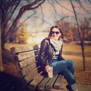 Hi. Meet your posher, Ineta!